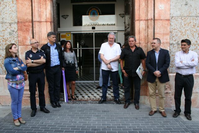 Minuto de silencio en el Ayuntamiento de Cehegín por el asesinato de la presidenta de la Diputación de León