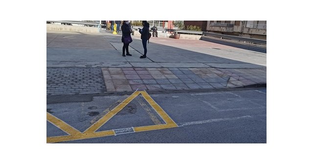 El Ayuntamiento renueva pasos de peatones y baldosas para mejorar su accesibilidad