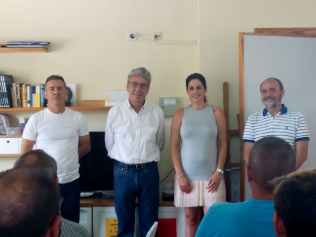 Los usuarios del centro de Betania, reciben los diplomas de los cursos de Formación Ocupacional