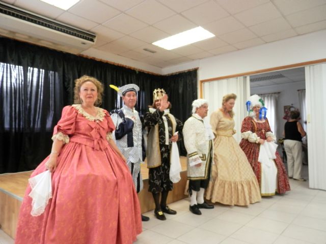 El XIII Certamen de Teatro Aficionado prosigue hoy con la obra 'El Rey Tiburcio busca esposa'