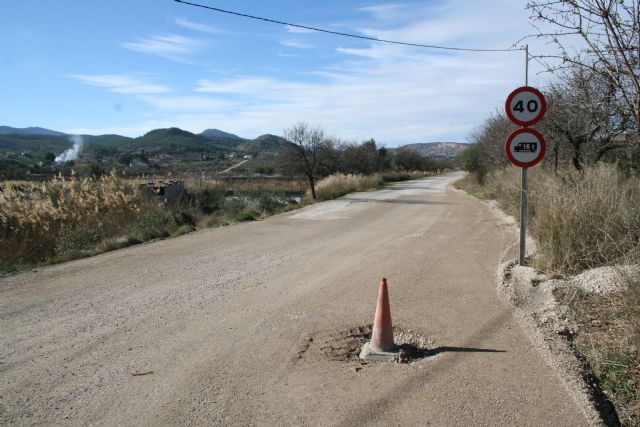 El Ayuntamiento invierte unos 30.000 euros en obras de mejora en carreteras rurales