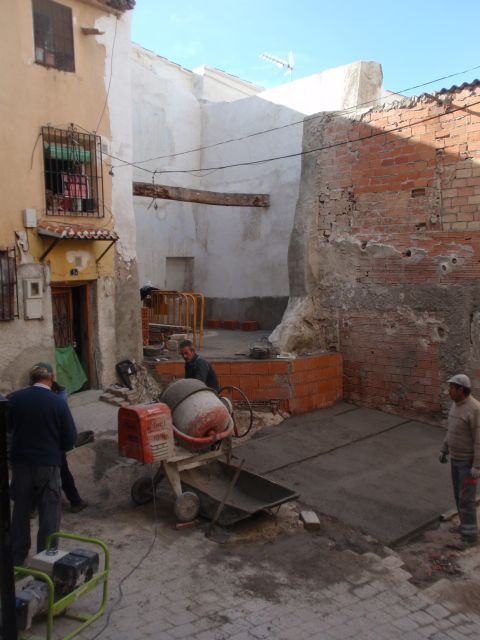 La calle Revueltas dignifica su entorno con la creación de una placeta