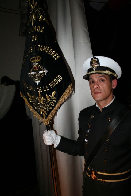 Las cornetas y tambores de la banda de la Virgen de los Dolores preludian la Semana Santa