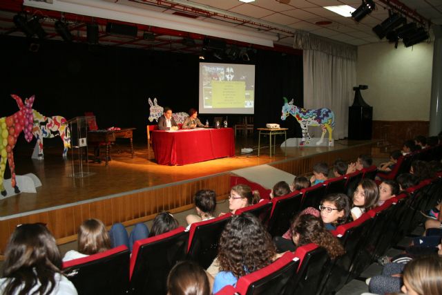 La entrega de premios de las actividades cierra los actos del Día del Libro 2014