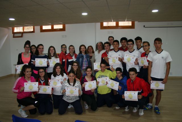 Alumnos del colegio Nuestra Señora de las Maravillas reciben un curso de Primeros Auxilios Básicos