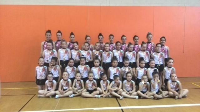La Escuela Municipal de Gimnasia Rítmica participa en una concentración regional en Santomera