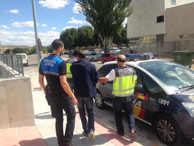 Un detenido por dos presuntos delitos contra la Ley de Extranjería y de tráfico de drogas