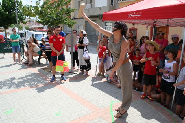 Fernando Zamora y Celia Matallana ganan el I Campeonato del Mundo de Lanzamiento de Ladrillo