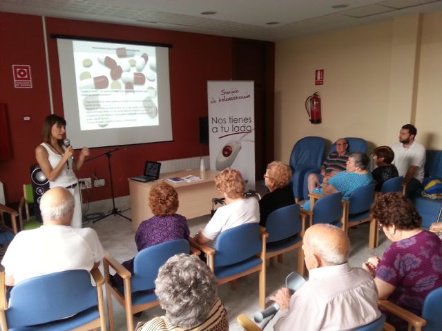 Las personas mayores aprenden a afrontar las altas temperaturas para evitar riesgos en su salud