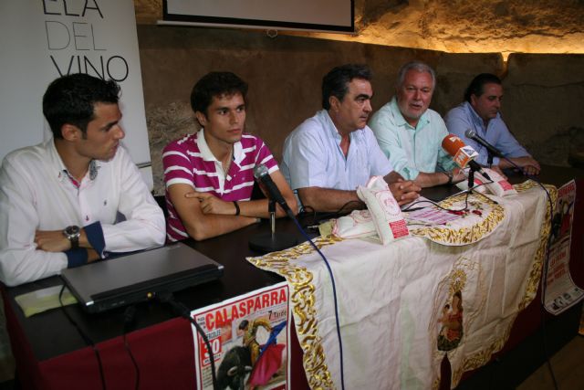 La Escuela del Vino acoge la presentación de la novillada del Día de los Santos de Calasparra