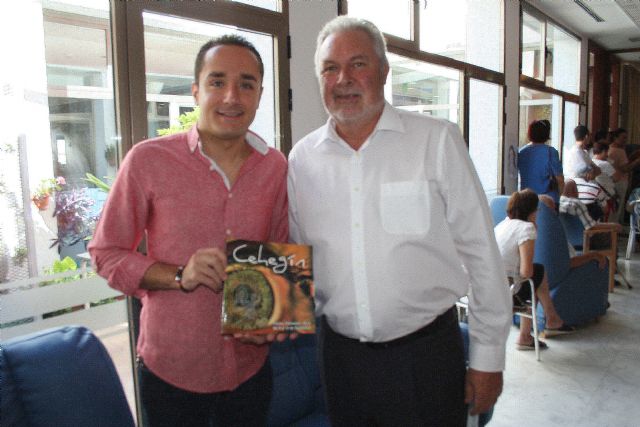 El libro de las Fiestas Patronales de Cehegín 2014 ya está a la venta