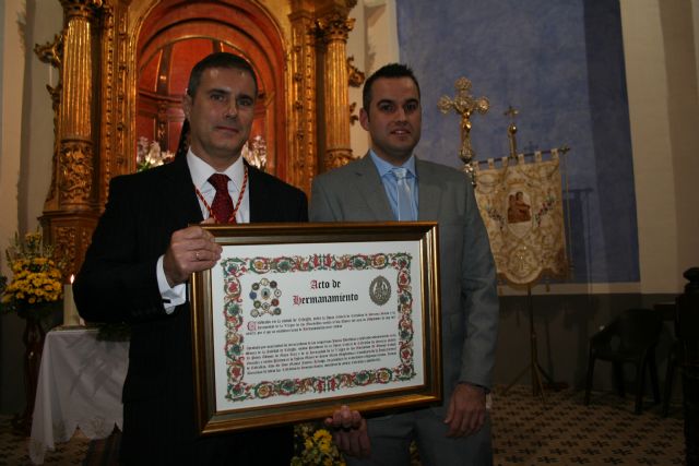 La Junta Central de Cofradías de Semana Santa y la Hermandad de la Virgen de las Maravillas se hermanan