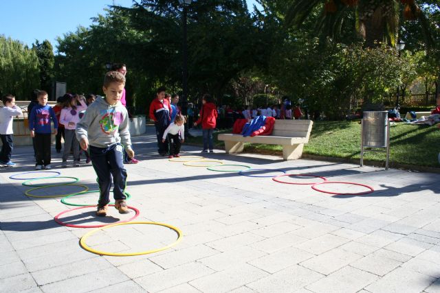 Unos 400 escolares de Primaria de Cehegín participan en una jornada de juegos lúdicos