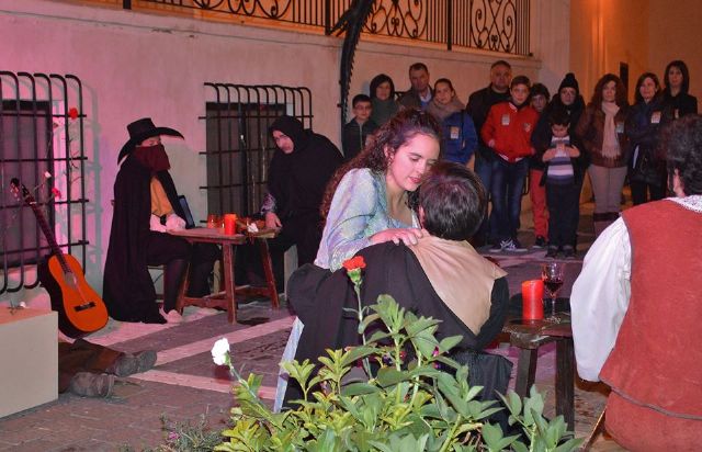 La visita teatralizada 'Fajardos y Carreños' reúne a un centenar de personas en las calles del Casco Antiguo