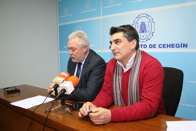 El Ayuntamiento invierte casi 110.000 euros en la renovación del alumbrado de Cañada de Canara y Algezares y el arreglo de diez calles del casco urbano