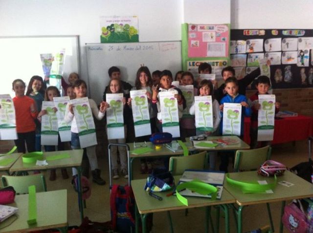 La Asociación D'Genes explica al alumnado de Primaria de Cehegín qué son las enfermedades raras