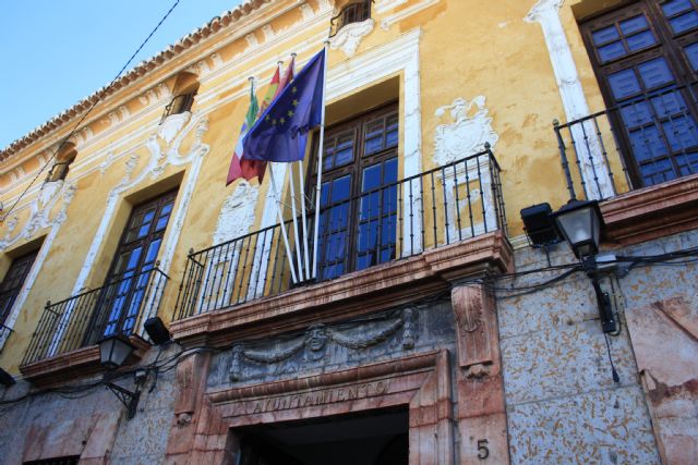 La concejalía de juventud pone a disposición bonos de transporte para los alumnos que cursen sus estudios en caravaca y murcia