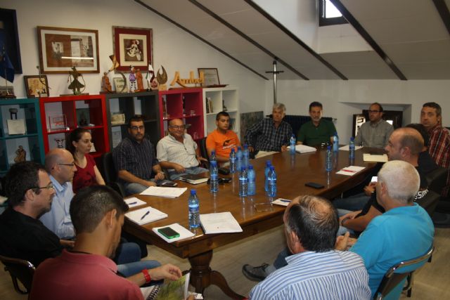 Se reúnen, por primera vez, los colectivos que hacen uso de los montes públicos de Cehegín para coordinar sus actividades