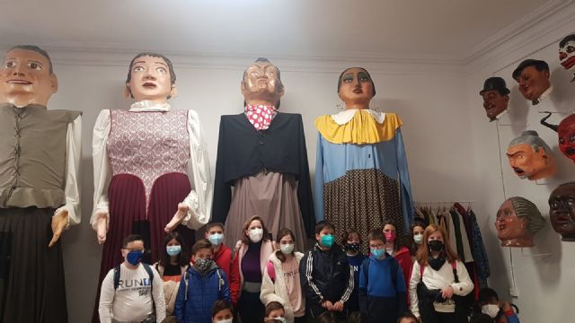 El Ayuntamiento divulga la historia y patrimonio del municipioentre los escolares