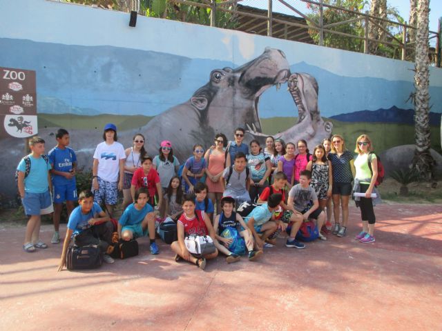 El colegio ganador del concurso 'Medioambientados' disfruta de su premio en Terra Natura