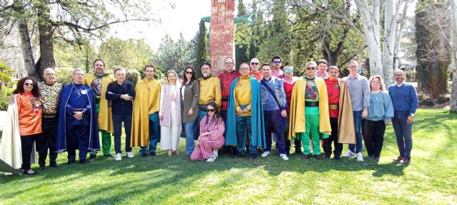 Cehegín conmemora la llegada de la Sardina con un monolito obra de Nicolás de Maya