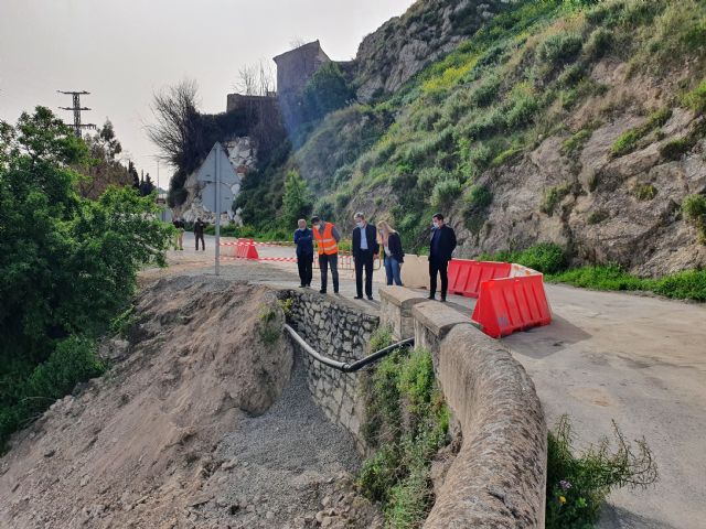 La Comunidad mejora la seguridad de la carretera de acceso al antiguo puente sobre el Río Argos en Cehegín