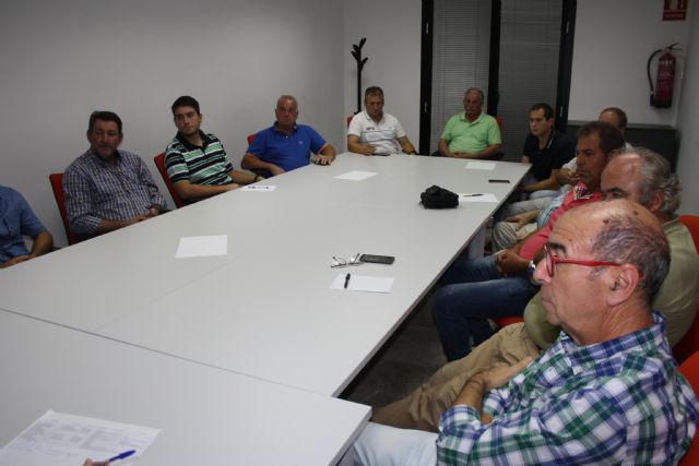 El Equipo de Gobierno se reúne con representantes del sector agrícola para trazar las líneas de un plan estratégico de impulso al sector