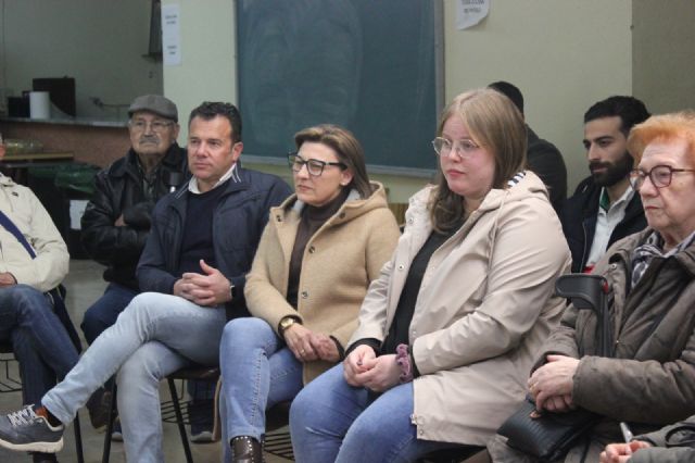 Pepe Vélez mantiene un encuentro con la militancia del PSOE de Cehegín