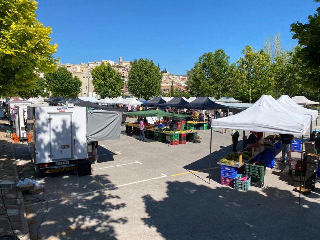 La Alcaldesa anuncia una mejora en el mercado semanal de Cehegín