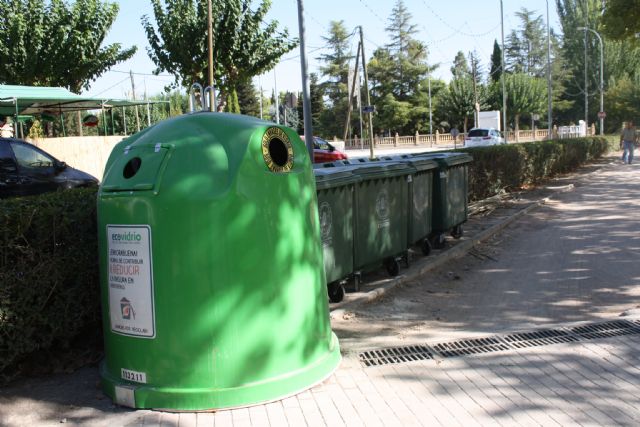 Instalados dos contenedores de vidrio en la zona de las barracas