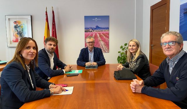 La Alcaldesa de Cehegín se reúne con el Consejero de Sanidad para impulsar la ampliación del Centro de Salud