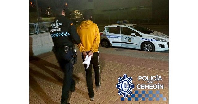La Policía Local de Cehegín detiene a un joven por robo con violencia para apoderarse de un teléfono móvil