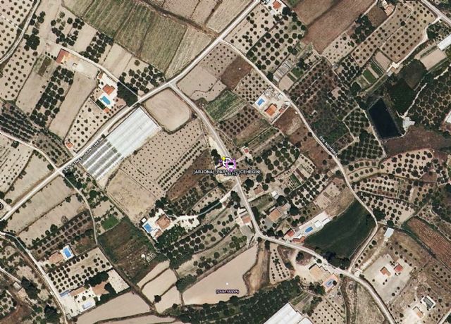 Trasladan al hospital a un hombre de 70 años que ha sufrido cortes en el pie mientras araba con una maquina de labrar