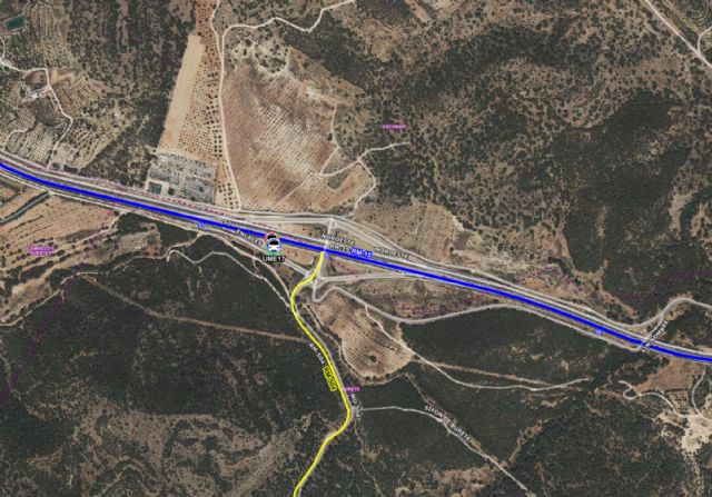 Servicios de emergencia atienden y trasladan herido grave en accidente de tráfico ocurrido en RM-15, Cehegín