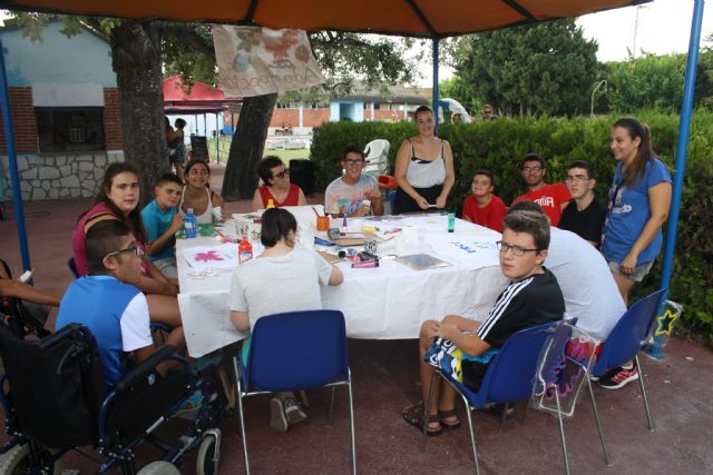 Los usuarios de la Escuela 'Adaptaocio' disfrutan de un verano repleto de actividades y aprendizaje