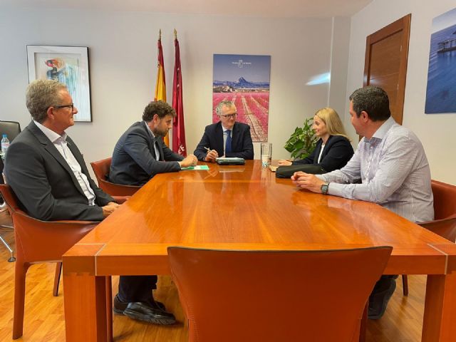 Alicia del  Amor propone ampliar el centro de salud para mejorar los servicios sanitarios ofrecidos a los cehegineros