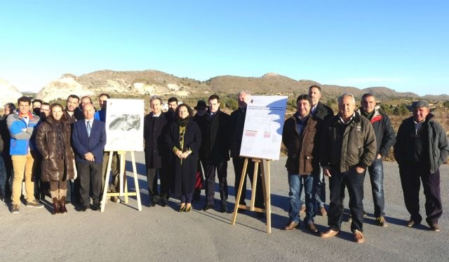 Fomento mejorará los accesos a las principales explotaciones agrícolas de flor cortada de Cehegín