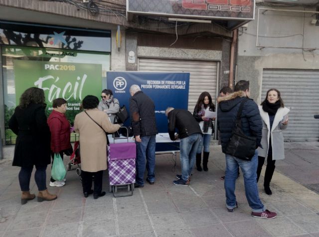 El PP recoge firmas en defensa de la Prisión Permanente Revisable