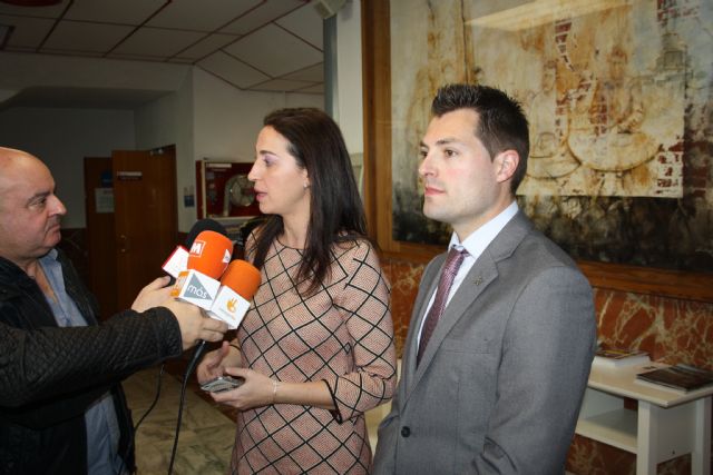 Numeroso público en la primera reunión para explicar el Plan de Rehabilitación de Viviendas