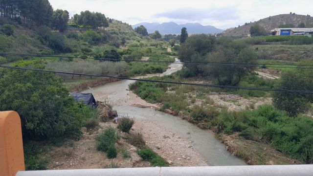 La CHS trabaja en la restauración ambiental de un tramo de 1,4 km del río Argos