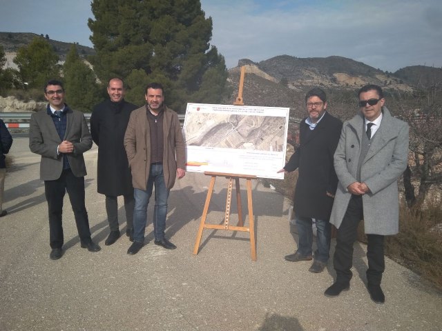 Ciudadanos celebra el inicio de las obras de la carretera que da servicio a las cooperativas de flor cortada y las canteras de Cehegín