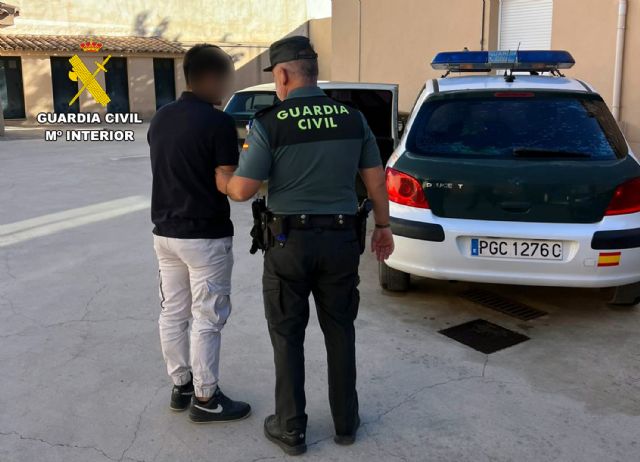 La Guardia Civil detiene en Cehegín a dos jóvenes dedicados a cometer robos con violencia en viviendas