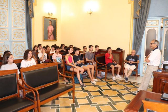 Veinticuatro jóvenes de toda España realizan un campo de trabajo relacionado con el Medio Ambiente en Bullas, Calasparra y Cehegín
