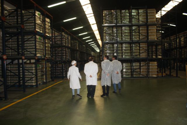 El Alcalde de Cehegín realiza una visita institucional a la fábrica de Cofrutos