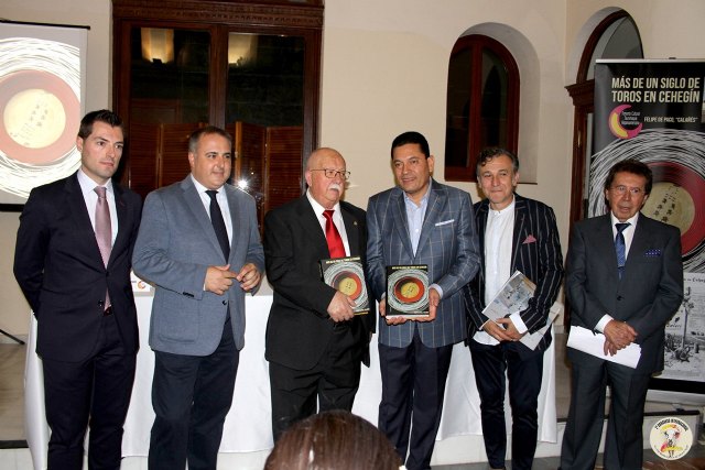 Presentado el libro “Más de un siglo de toros en Cehegín”, de Felipe de Paco