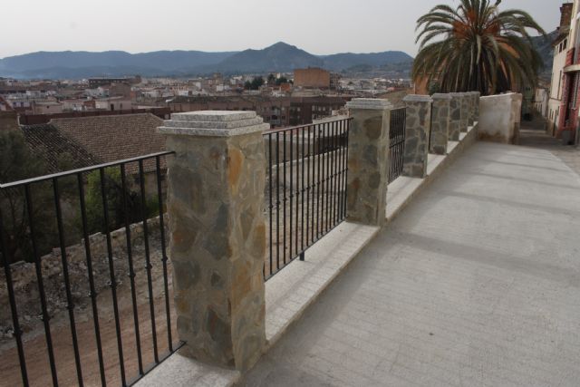 Terminan las obras del muro de contención de la Calle Portillo, convertida en un espacio  más abierto y habitable