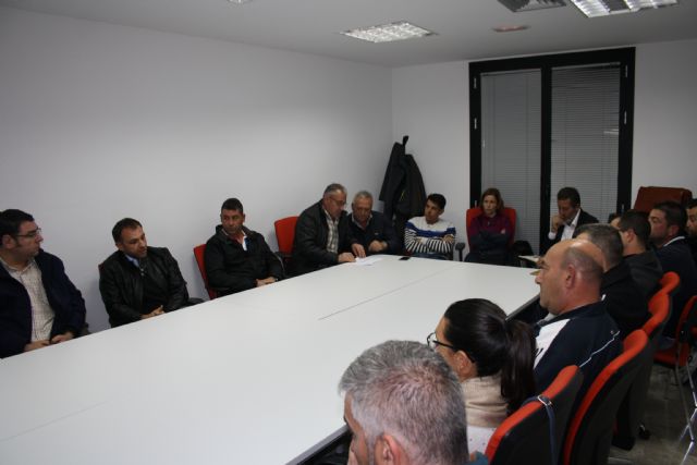 El Equipo de Gobierno se reúne con el sector de la flor cortada de Cehegín