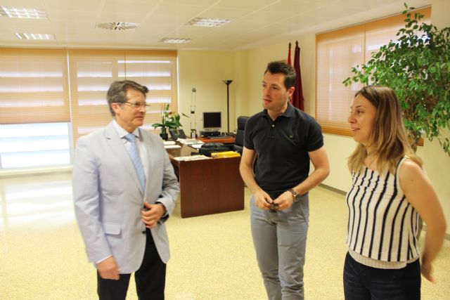 Visita al Consejero de Agricultura para conocer el estado de las ayudas pendientes a los floricultores por el temporal de nieve