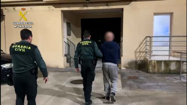 La Guardia Civil detiene in fraganti en Cehegín a un presunto traficante de drogas