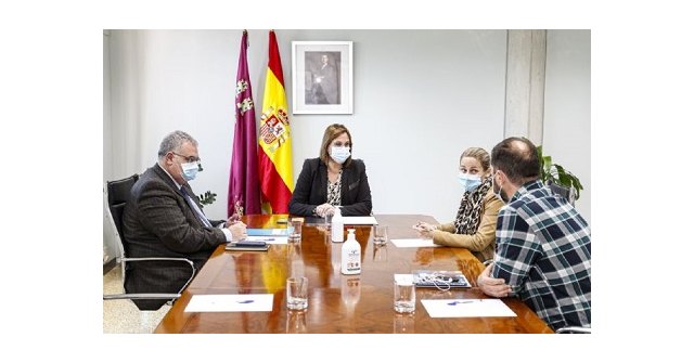 La alcaldesa de Cehegín se reúne con la Vicepresidenta y consejera de Política Social